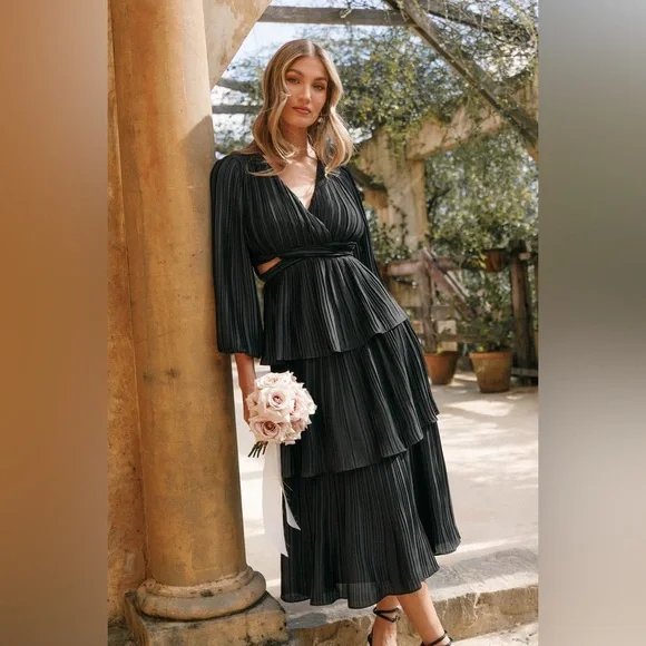 NEW! Petal & Pup Pippa Long Sleeve Midi Pleated Dress Black Size Large - Picture 1 of 8